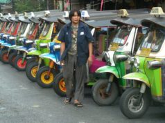 Transport in Bangkok: mit und ohne Geduld Tuk-Tuk Parade
